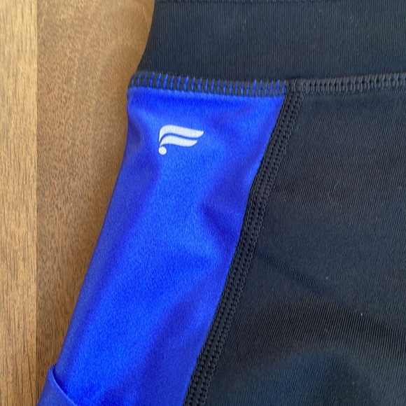 Fabletics Powerhold Black w Blue Stripe 7/8 Legging - Picture 7 of 9